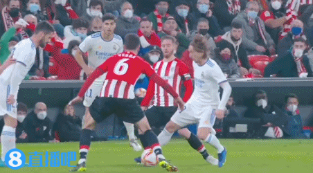 德天空：拜仁引进费耶诺德右后卫里德的谈判正在取得进展